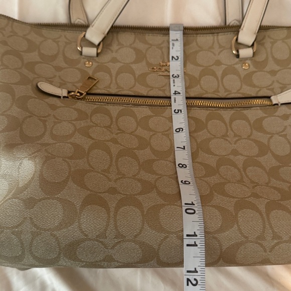 Coach Beige and Tan Signature Tote Bag Shoulder Purse - Picture 12 of 13